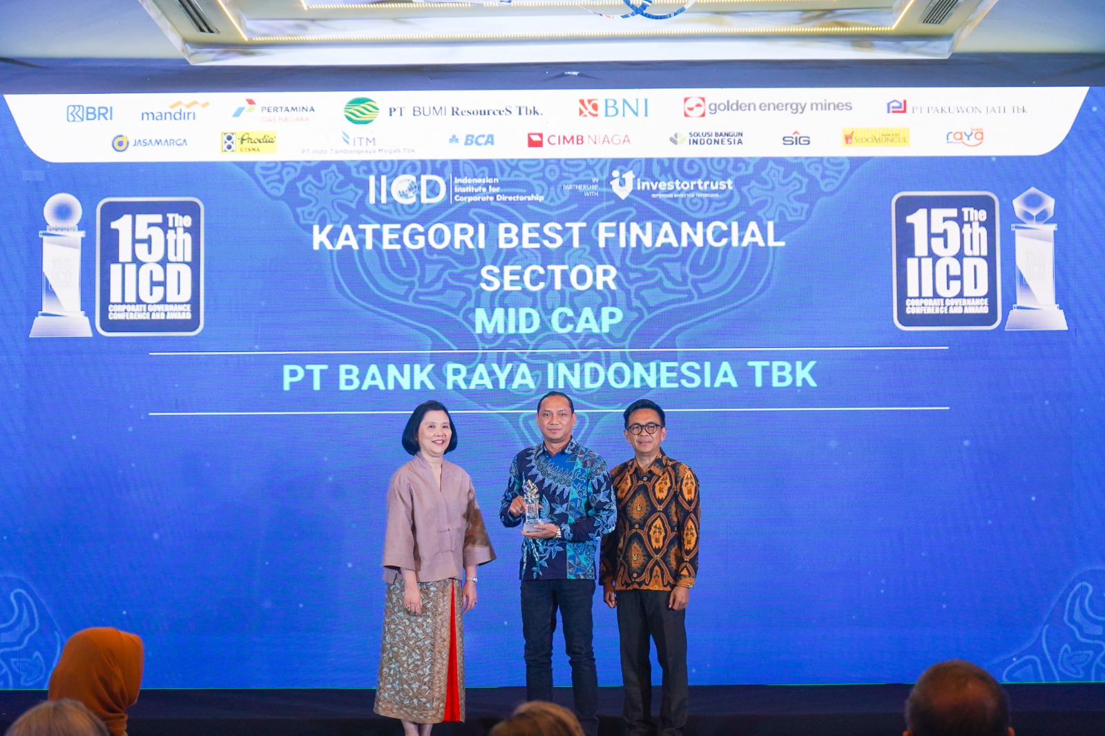 Bank Raya Borong 2 Award GCG Bergengsi, Buktikan Tata Kelola Perusahaan yang Semakin Transparan dan Akuntabel